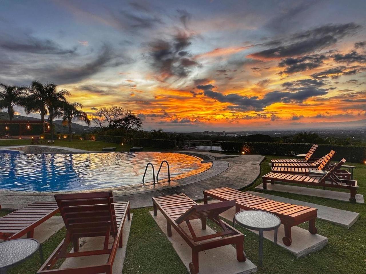 Cr Mariposa Rentals Comfortable Penthouse, Ac, Pool, Gym, Tennis Santa Ana  Eksteriør bilde